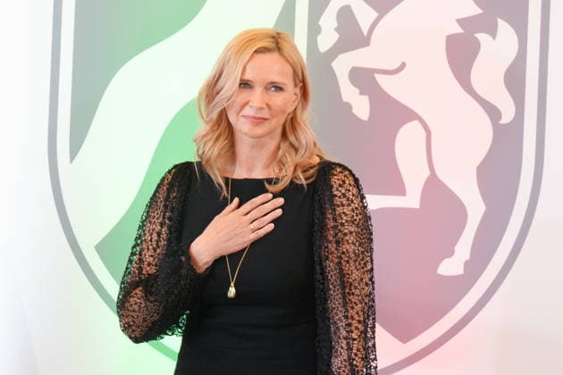 Verleihung des Verdienstorden NRW mit Ministerpraesident Wuest Veronica Ferres sichtlich dankbar und geruehrt bei der Verleihung des Verdienstorden des Landes Nordrhein-Westfalen in der Staatskanzlei, Duesseldorf, 24.08.2026 *** Award Ceremony for the Order of Merit of North Rhine-Westphalia with Minister President Wuest: Veronica Ferres Visibly Grateful and Moved at the Award Ceremony for the Order of Merit of the State of North Rhine-Westphalia at the State Chancellery, Düsseldorf, August 24, 2026
