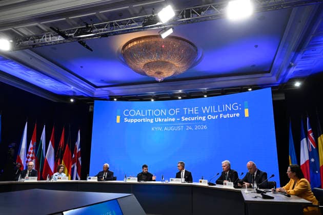 LKS 20260824 (From l-r) Luxembourg s Prime Minister Luc Frieden, Moldova s President Maia Sandu, President of the European Council Antonio Costa, Ukraine s President Volodymyr Zelensky Finland s President Alexander Stubb, Lithuania s President Gitanas Nauseda, Latvia s Prime Minister Andris Kulbergs and Sweden s Foreign Minister Maria Malmer Stenergard during the joint press conference of the Coalition of the Willing Meeting in Kyiv, Ukraine on Ukraine’s 35th Independence Day, August 24, 2026. - ANTTI AIMO-KOIVISTO Kiova Ukraine  Copyright: xAnttixAimo-Koivistox 14j_7A7UNfs