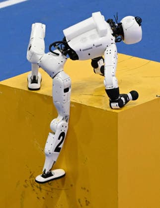 (260824) -- BEIJING, Aug. 24, 2026 -- The robot of Tianxiao Team competes during 100m Obstacles of the 2nd World Humanoid Robot Games in Beijing, capital of China, Aug. 24, 2026. ) (SP)CHINA-BEIJING-WORLD HUMANOID ROBOT GAMES (CN) ZhangxChenlin 