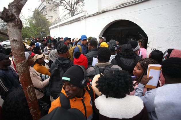 Santiago, August 24, 2026 Long lines outside the Haitian Embassy on Echaurren Street in the Claudio Gay district of Santiago Jonnathan Oyarzun Aton Chile, Santiago, Chile Aton 1183499  Copyright: JONNATHANxOYARZUN ATONxCHILE