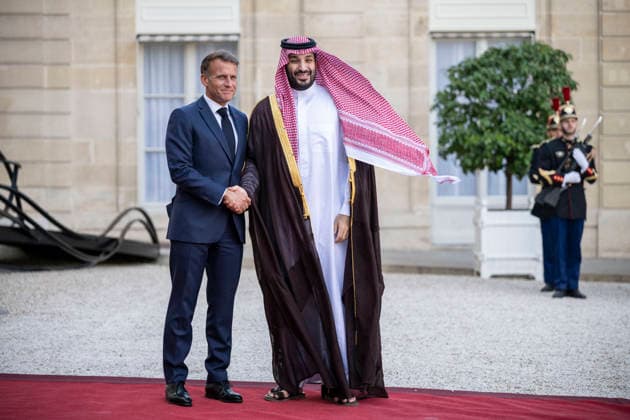 French President Macron Welcomes Saudi Crown Prince Mohammed bin Salman - Paris French President Emmanuel Macron and Saudi Crown Prince Mohammed bin Salman before a meeting at the Elysee Palace in Paris, France, August 24, 2026.Photo by Eliot Blondet ABACAPRESS.COM Paris France France  Copyright: xBlondetxEliot ABACAx