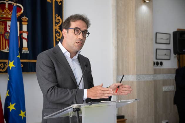 Carlos Cuerpo Meets with Juan Jesús Vivas in Ceuta The First Vice President and Minister of Economy, Trade, and Business, Carlos Cuerpo, speaks to the media at the Government Delegation in Ceuta on August 24, 2026, in Ceuta, Spain. Cuerpo visited Ceuta to discuss the economic support needed by the autonomous city in the wake of the initial migration crisis at the end of July. AUGUST 24, 2026, Ceuta, Spain  Copyright: xMarcosxMorenox 7730163