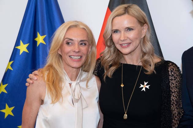 v.l. Inga LESCHEK; COO RTL Deutschland, Schauspielerin Veronica FERRES mit dem NRW Verdienstorden, Ministerpraesident Hendrik WUEST zeichnet Buergerinnen und Buerger aus Nordrhein-Westfalen fuer ihr aussergewoehnliches Engagement fuer die Gesellschaft mit dem Verdienstorden des Landes aus, Verleihung des Verdienstordens des Landes Nordrhein-Westfalen in Duesseldorf am 24.08.2026 *** From left: Inga LESCHEK, COO of RTL Germany; actress Veronica FERRES, recipient of the NRW Order of Merit; Minister President Hendrik WUEST honors citizens of North Rhine-Westphalia for their exceptional commitment to society with the State Order of Merit; Award ceremony for the Order of Merit of the State of North Rhine-Westphalia in Düsseldorf on August 24,