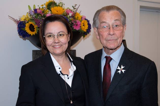 v.l. Michelle MUENTEFERING, Politikerin, Franz MUENTEFERING, SPD, Politiker, mit dem NRW Verdienstorden, Ministerpraesident Hendrik WUEST zeichnet Buergerinnen und Buerger aus Nordrhein-Westfalen fuer ihr aussergewoehnliches Engagement fuer die Gesellschaft mit dem Verdienstorden des Landes aus, Verleihung des Verdienstordens des Landes Nordrhein-Westfalen in Duesseldorf am 24.08.2026 *** From left: Michelle MUENTEFERING, politician; Franz MUENTEFERING, SPD, politician, recipient of the Order of Merit of North Rhine-Westphalia; Minister President Hendrik WUEST honors citizens of North Rhine-Westphalia for their exceptional commitment to society with the State Order of Merit; Award ceremony for the Order of Merit of the State of North Rhi