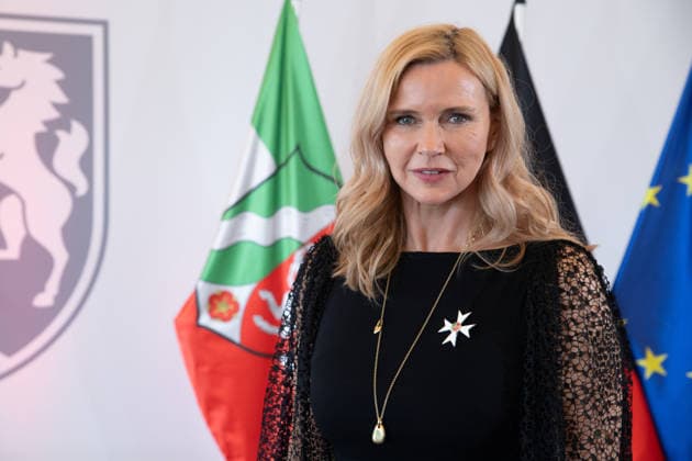 Schauspielerin Veronica FERRES mit dem NRW Verdienstorden, Ministerpraesident Hendrik WUEST zeichnet Buergerinnen und Buerger aus Nordrhein-Westfalen fuer ihr aussergewoehnliches Engagement fuer die Gesellschaft mit dem Verdienstorden des Landes aus, Verleihung des Verdienstordens des Landes Nordrhein-Westfalen in Duesseldorf am 24.08.2026 *** Actress Veronica FERRES receives the Order of Merit of North Rhine-Westphalia; Minister President Hendrik WUEST honors citizens of North Rhine-Westphalia for their exceptional commitment to society with the state’s Order of Merit, Award ceremony for the Order of Merit of North Rhine-Westphalia in Düsseldorf on August 24, 2026