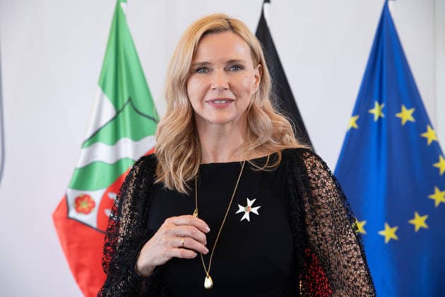 Schauspielerin Veronica FERRES mit dem NRW Verdienstorden, Ministerpraesident Hendrik WUEST zeichnet Buergerinnen und Buerger aus Nordrhein-Westfalen fuer ihr aussergewoehnliches Engagement fuer die Gesellschaft mit dem Verdienstorden des Landes aus, Verleihung des Verdienstordens des Landes Nordrhein-Westfalen in Duesseldorf am 24.08.2026 *** Actress Veronica FERRES receives the Order of Merit of North Rhine-Westphalia; Minister President Hendrik WUEST honors citizens of North Rhine-Westphalia for their exceptional commitment to society with the state’s Order of Merit, Award ceremony for the Order of Merit of North Rhine-Westphalia in Düsseldorf on August 24, 2026