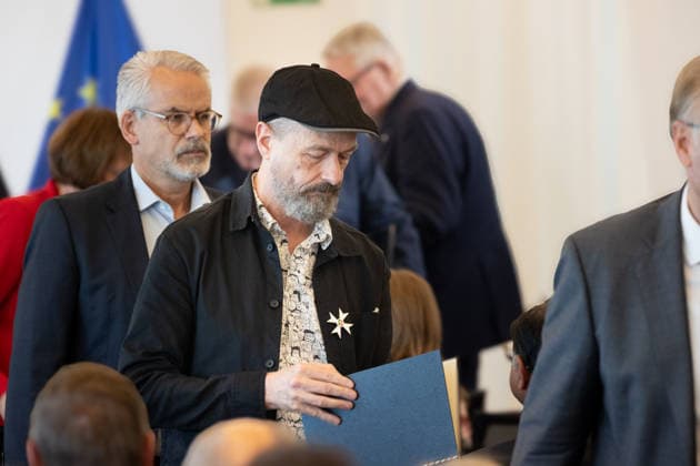 24.08.2026. Düsseldorf. Ralf König bei der Verleihung des Verdienstordens des Landes Nordrhein-Westfalen anlässlich des 80. Landesgeburtstages. Düsseldorf Staatskanzlei Nordrhein-Westfalen Deutschland *** August 24, 2026, Düsseldorf: Ralf König at the ceremony conferring the Order of Merit of the State of North Rhine-Westphalia on the occasion of the state’s 80th anniversary. Düsseldorf, State Chancellery of North Rhine-Westphalia, Germany
