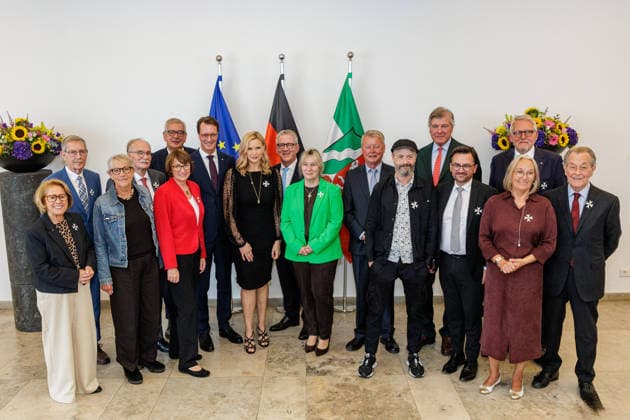24.08.2026. Düsseldorf. Die Ordensträger und Ordensträgerinnen bei der Verleihung des Verdienstordens des Landes Nordrhein-Westfalen anlässlich des 80. Landesgeburtstages. Traditionell ehrt die Landesregierung mit dem Landesverdienstorden gesellschaftlich besonders engagierte Bürgerinnen und Bürger für ihre herausragenden Leistungen für das Land Nordrhein-Westfalen und seine Menschen. Düsseldorf Staatskanzlei Nordrhein-Westfalen Deutschland *** August 24, 2026, Düsseldorf: Recipients of the Order of Merit of the State of North Rhine-Westphalia at the award ceremony marking the state’s 80th anniversary. Traditionally, the state government honors citizens who are particularly committed to society with the State Order of Merit for