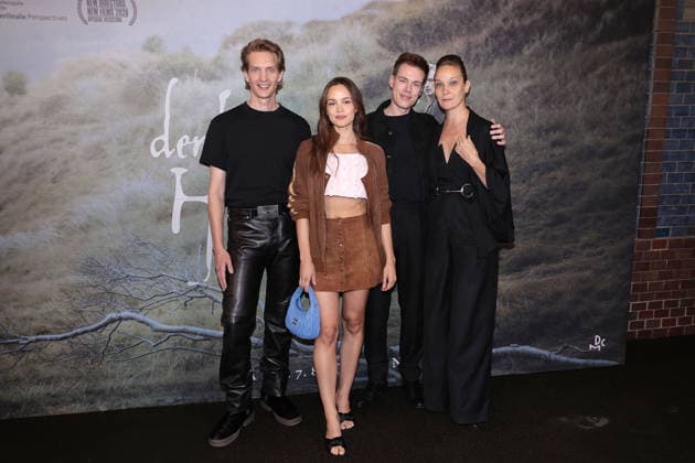 Paul Boche, Emilia Schuele, director Kai Staeicke and Jeanette Hain attend the photocall for Der Heimatlose Homeless Man during the movie premiere on August 24, 2026 at AchtBerlin in Berlin, Germany Der Heimatlose Screening in Berlin, Germany *** Paul Boche, Emilia Schuele, director Kai Staeicke, and Jeanette Hain attend the photo call for *Der Heimatlose: The Homeless Man* during the film s premiere on August 24, 2026, at AchtBerlin in Berlin, Germany. *Der Heimatlose* Screening in Berlin, Germany