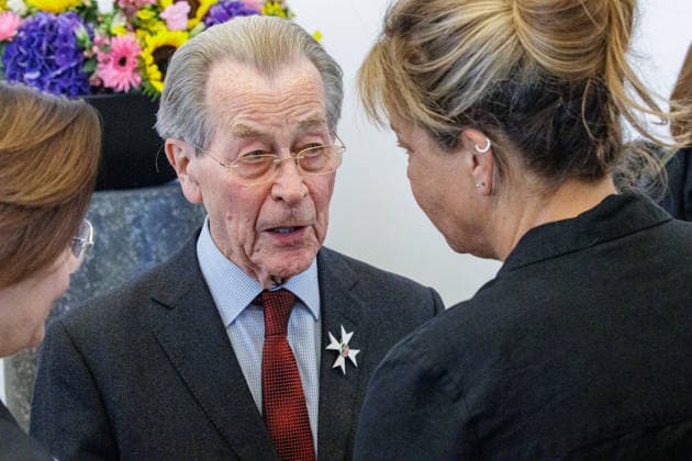 24.08.2026. Düsseldorf. (l-r) Franz Müntefering und Mona Neubaur bei der Verleihung des Verdienstordens des Landes Nordrhein-Westfalen anlässlich des 80. Landesgeburtstages. Düsseldorf Staatskanzlei Nordrhein-Westfalen Deutschland *** August 24, 2026, Düsseldorf: Franz Müntefering and Mona Neubaur at the award ceremony for the Order of Merit of the State of North Rhine-Westphalia on the occasion of the state’s 80th anniversary. Düsseldorf, State Chancellery of North Rhine-Westphalia, Germany