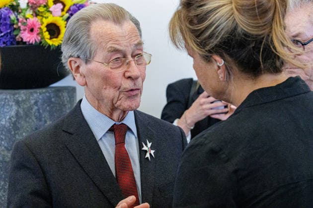 24.08.2026. Düsseldorf. (l-r) Franz Müntefering und Mona Neubaur bei der Verleihung des Verdienstordens des Landes Nordrhein-Westfalen anlässlich des 80. Landesgeburtstages. Düsseldorf Staatskanzlei Nordrhein-Westfalen Deutschland *** August 24, 2026, Düsseldorf: Franz Müntefering and Mona Neubaur at the award ceremony for the Order of Merit of the State of North Rhine-Westphalia on the occasion of the state’s 80th anniversary. Düsseldorf, State Chancellery of North Rhine-Westphalia, Germany