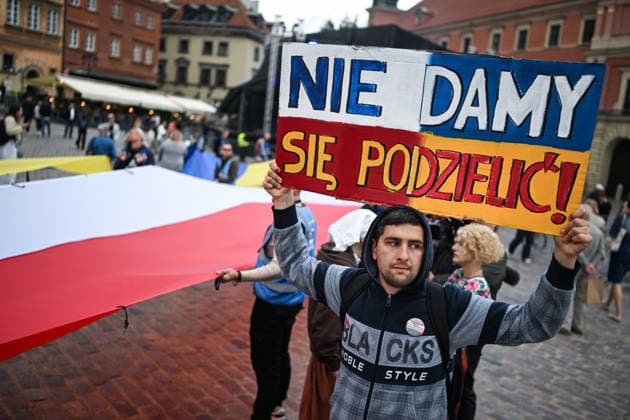 Ukrainian Independence day celebrations in Poland WARSAW, POLAND - AUGUST 24: Members of the Ukrainian diaspora and Poles participate in a demonstration celebrating the Ukrainian Independence day in Warsaw, Poland on August 24, 2026. Omar Marques Anadolu Warsaw Poland. Editorial use only. Please get in touch for any other usage.  Copyright: x2026xAnadoluxOmarxMarquesx