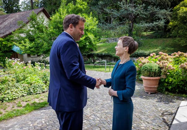 Lars Klingbeil, Bundesminister der Finanzen, aufgenommen im Rahmen seiner Teilnahme am Treffen der Finanzministerinnen und Finanzminister von Deutschland, Liechtenstein, Luxemburg, Oesterreich und der Schweiz in Liechtenstein. Hier mit Brigitte Haas, Regierungschefin und Ministerin fuer Praesidiales und Finanzen. Fotografiert im Auftrag des Bundesfinanzministeriums Schaan Liechtenstein *** Lars Klingbeil, Federal Minister of Finance, photographed during his participation in the meeting of the finance ministers of Germany, Liechtenstein, Luxembourg, Austria, and Switzerland in Liechtenstein. Pictured here with Brigitte Haas, Head of Government and Minister of Presidential Affairs and Finance. Photographed on behalf of the Federal Ministry Copyright: xThomasxKoehlerx