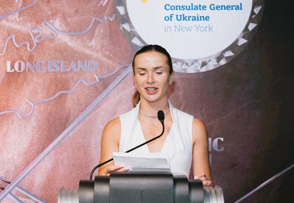 August 24, 2026, New York, Ny, United States: Elina Svitolina lights the Empire State Building in honor of Ukrainian Independence Day in partnership with the Consulate General of Ukraine in New York. Held at Empire State Building in New York. Dinara Khairova Zuma Press August 24, 2026. New York United States  - ZUMAp281 20260824_zea_p281_005 Copyright: xPhotoxImagexPressx