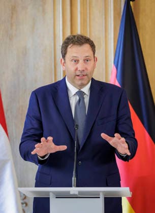 Lars Klingbeil, Bundesminister der Finanzen, aufgenommen im Rahmen seiner Teilnahme am Treffen der Finanzministerinnen und Finanzminister von Deutschland, Liechtenstein, Luxemburg, Oesterreich und der Schweiz in Liechtenstein. Fotografiert im Auftrag des Bundesfinanzministeriums Schaan Liechtenstein *** Lars Klingbeil, Federal Minister of Finance, photographed during his participation in the meeting of the finance ministers of Germany, Liechtenstein, Luxembourg, Austria, and Switzerland in Liechtenstein. Photographed on behalf of the Federal Ministry of Finance, Schaan, Liechtenstein Copyright: xThomasxKoehlerx