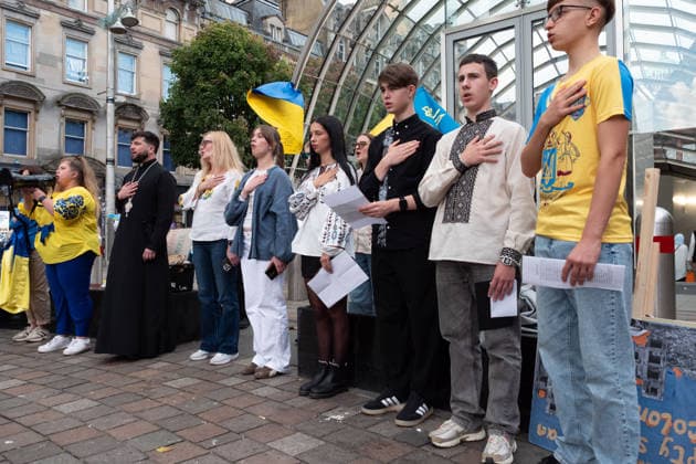 August 24, 2026, Glasgow, Scotland, UK: Members of Scotlands Ukrainian community gathered in Glasgow to mark the 35th anniversary of Ukraines independence. The event included a minutes silence and shared prayer, speeches, the formation of a large human Ukrainian flag, and the international Chain of Unity and The Free World Gathering, connecting Ukrainians and supporters of Ukraine in cities around the world. Glasgow UK - ZUMAs357 20260824_zip_s357_013 Copyright: xCameronxScottx