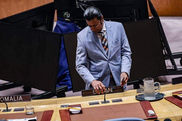 August 24, 2026, New York, New York, United States: A United Nations conference officer places the SUDAN nameplate at the Security Council table ahead of a meeting on the situation in Sudan. New York United States  - ZUMAo116 20260824_znp_o116_020 Copyright: xBiancaxOterox