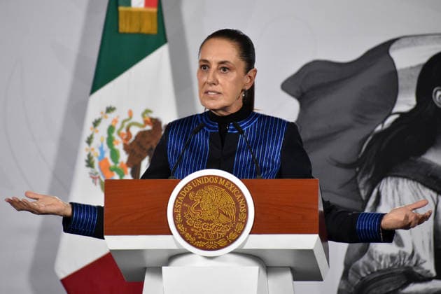Mexico™s President Claudia Sheinbaum Holds Briefing Mexican President Claudia Sheinbaum speaks during her daily morning press conference, La Mananera, about the recent political crisis in Sinaloa, characterizing the brief and controversial return of Governor RubÃ n Rocha Moya to his post as imprudent and not appropriate amid ongoing federal investigations into alleged ties to organized crime. on August 24, 2026 in Mexico City, Mexico. (Photo by Luis Barron Eyepix Group) Copyright: xLuisxBarronx xEyepixxGroupx LB_24082026_196250