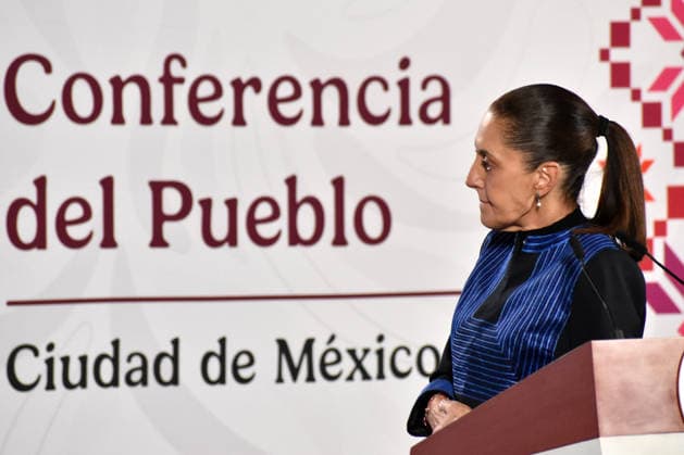 Mexico™s President Claudia Sheinbaum Holds Briefing Mexican President Claudia Sheinbaum speaks during her daily morning press conference, La Mananera, about the recent political crisis in Sinaloa, characterizing the brief and controversial return of Governor RubÃ n Rocha Moya to his post as imprudent and not appropriate amid ongoing federal investigations into alleged ties to organized crime. on August 24, 2026 in Mexico City, Mexico. (Photo by Luis Barron Eyepix Group) Copyright: xLuisxBarronx xEyepixxGroupx LB_24082026_196242