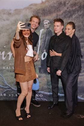Der Heimatlose Emilia Schüle, Paul Boche, Kai Stänicke, Jeanette Hain Premiere Der Heimatlose im AchtBerlin, Berlin Datum: 24.08.2026 *** *Der Heimatlose* Emilia Schüle, Paul Boche, Kai Stänicke, Jeanette Hain Premiere of *Der Heimatlose* at AchtBerlin, Berlin Date: August 24, 2026 Copyright: xEventpress Kratschx