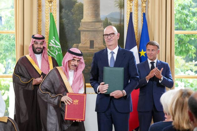President of the Republic Emmanuel Macron and His Royal Highness Mohammed bin Salman bin Abdulaziz Al Saud, Crown Prince and Prime Minister of Saudi Arabia, strengthen the strategic partnership between the two countries at the Élysée Palace in Paris, France, on August 24, 2026. Anne Sophie Guebey, Bestimage, Paris, France  Copyright: xAnne-SophiexGuebeyx xBestimagexAnne-SophiexGuebeyx xBestimagex
