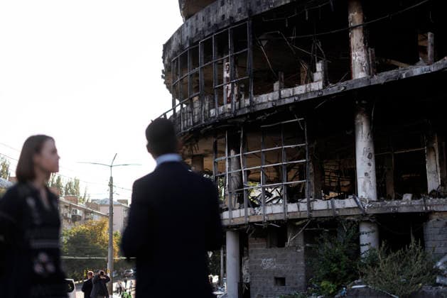 Prime Minister Andy Burnham visits Ukraine 24 08 2026. Kyiv, Ukraine. Prime Minister Andy Burnham views recently hit buildings in Lukanivska., Credit:Lauren Hurley B66 Avalon Ukraine, Kyiv, Kyiv  Copyright: xLaurenxHurleyx xB66x xAvalonx 1128276421