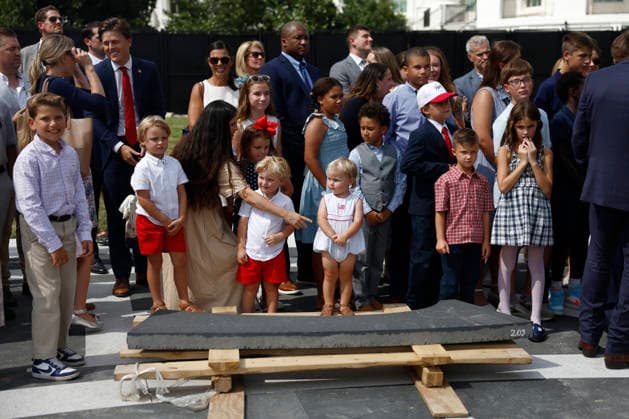 Trump Remarks at a School Choice Event at the White House Children and guest view the construction site of a helipad on the South Lawn of the White House in Washington DC, USA, 24 August 2026. President Trump invited families and children of back-to-school event which he was hosting in the Rose Garden, to view the construction. Credit: Will Oliver Pool via CNP Washington District of Columbia United States of America EDITORIAL USE ONLY Copyright: xx WH-2408-006-6513896 WillxOliverx-xPoolxviaxCNPx cnpphotos339674