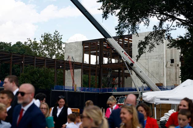 Trump Remarks at a School Choice Event at the White House Construction outside the ballroom over the site of the East Wing of the White House in Washington DC, USA, 24 August 2026. President Trump invited families and children of back-to-school event which he was hosting in the Rose Garden, to view the construction of the helipad on the South Lawn. Credit: Will Oliver Pool via CNP Washington District of Columbia United States of America EDITORIAL USE ONLY Copyright: xx WH-2408-010-6513889 WillxOliverx-xPoolxviaxCNPx cnpphotos339680