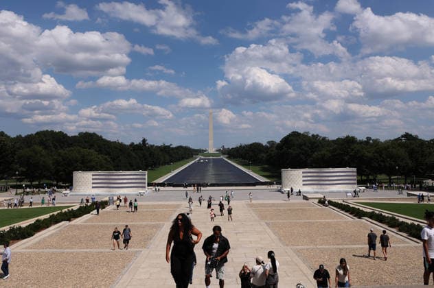 August 24, 2026, Washington, District Of Columbia, USA: The National Military Monument near the Lincoln Memorial in Washington, DC, USA, on August 24, 2026. As part of the American 250 celebrations, the National Military Monument, which emulates stone, displays the names of 41 million U.S. service members on the screen. Washington USA - ZUMAs337 20260824_znp_s337_016 Copyright: xGentxShkullakux