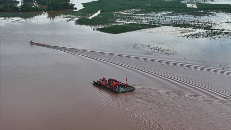 (260825) -- NINGMING, Aug. 25, 2026 -- An aerial drone photo taken on Aug. 24, 2026 shows a powered pontoon bridge sailing in the flooded area in Beijiang Township, Ningming County, south China s Guangxi Zhuang Autonomous Region. Rescue forces have been deployed in Ningming County where typhoon-triggered heavy rainfall caused flood. A powered pontoon bridge was deployed for emergency rescue operations on Monday. ) CHINA-GUANGXI-HEAVY RAINFALL-RESPONSE (CN) ZhouxHua 