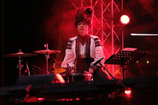 August 24, 2026, Warsaw, Masovian Voivodeship, Poland: OLENA TSYBULSKA of Ukrainian contemporary folk band DakhaBrakha performs during celebrations of Ukraine s 35th Independence Day in Warsaw, Poland. The event was organized by Ukrainian diaspora organizations and Polish activist groups in solidarity with Ukraine during a time of heightened tensions between Poles and Ukrainian migrants, with recent acts of xenophobic, anti-Ukrainian violence being incited by Polish far-right groups and politicians. Warsaw Poland - ZUMAk204 20260824_zip_k204_023 Copyright: xRomanxKozielx