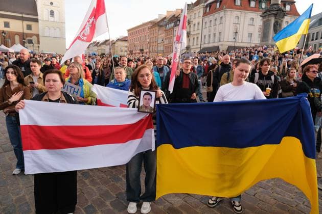August 24, 2026, Warsaw, Masovian Voivodeship, Poland: People hold a Belarusian and Ukrainian flag during celebrations of Ukraine s 35th Independence Day in Warsaw, Poland. The event was organized by Ukrainian diaspora organizations and Polish activist groups in solidarity with Ukraine during a time of heightened tensions between Poles and Ukrainian migrants, with recent acts of xenophobic, anti-Ukrainian violence being incited by Polish far-right groups and politicians. Warsaw Poland - ZUMAk204 20260824_zip_k204_042 Copyright: xRomanxKozielx