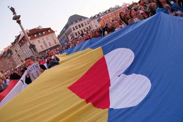 August 24, 2026, Warsaw, Masovian Voivodeship, Poland: A giant Ukrainian flag featuring a heart in the colors of the Polish flag is held up by people on Castle Square during celebrations of Ukraine s 35th Independence Day in Warsaw, Poland. The event was organized by Ukrainian diaspora organizations and Polish activist groups in solidarity with Ukraine during a time of heightened tensions between Poles and Ukrainian migrants, with recent acts of xenophobic, anti-Ukrainian violence being incited by Polish far-right groups and politicians. Warsaw Poland - ZUMAk204 20260824_zip_k204_061 Copyright: xRomanxKozielx