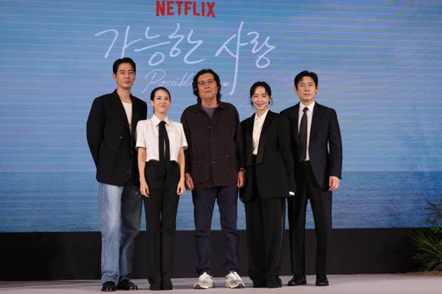 Movie Possible Love Movie Possible Love The stars of the new Netflix movie Possible Love -- Jo In-sung, Jo Yeo-jung, Jeon Do-yeon and Seol Kyung-koo (L to R) -- along with director Lee Chang-dong (C) -- pose for a photo during a publicity event in Seoul on Aug. 25, 2026. (Yonhap) 2026-08-25 12:48:56 < 1980-2026 YONHAPNEWS AGENCY. .> ¼­¿ïÆ¯º°½Ã EDITORIAL USE ONLY  Copyright: xx PYH2026082509590034400 YonhapxNewsx yonphotos255958