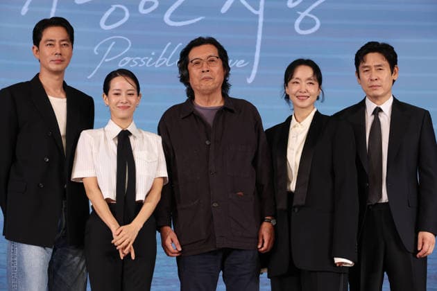 Movie Possible Love Movie Possible Love The stars of the new Netflix movie Possible Love -- Jo In-sung, Jo Yeo-jung, Jeon Do-yeon and Seol Kyung-koo (L to R) -- along with director Lee Chang-dong (C) -- pose for a photo during a publicity event in Seoul on Aug. 25, 2026. (Yonhap) 2026-08-25 12:48:45 < 1980-2026 YONHAPNEWS AGENCY. .> ¼­¿ïÆ¯º°½Ã EDITORIAL USE ONLY  Copyright: xx PYH2026082509560034400 YonhapxNewsx yonphotos255959