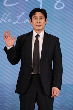 S. Korean actor Seol Kyung-koo S. Korean actor Seol Kyung-koo South Korean actor Seol Kyung-koo, who stars in the upcoming Netflix movie Possible Love, poses for a photo during a publicity event in Seoul on Aug. 25, 2026. (Yonhap) 2026-08-25 12:45:39 < 1980-2026 YONHAPNEWS AGENCY. .> ¼­¿ïÆ¯º°½Ã EDITORIAL USE ONLY  Copyright: xx PYH2026082509160034400 YonhapxNewsx yonphotos255941