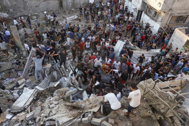 Gaza City Israeli Airstrike Al Bureij Camp Palestinians search through a crater and the rubble of a destroyed building at Al-Bureij Camp in Gaza City, Gaza Strip, on August 24, 2026. An Israeli airstrike allegedly destroyed a family s home in the camp, killing a child and injuring several others amid continued strikes across the territory. Gaza Gaza Strip Palestinian Territories Copyright: xAhmedxYounisx