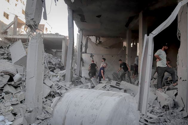 Israeli Strikes Beach Camp Gaza City Palestinians walk amid rubble inside a heavily damaged building at the site of an Israeli strike in Gaza City, Gaza Strip, on August 24, 2026. Israeli warplanes struck the site following an evacuation warning to residents, completely destroying the Asqalan Prayer Hall and reportedly damaging nearby buildings. Gaza Gaza Strip Palestine Territories Copyright: xMohammedxMxSkaikx