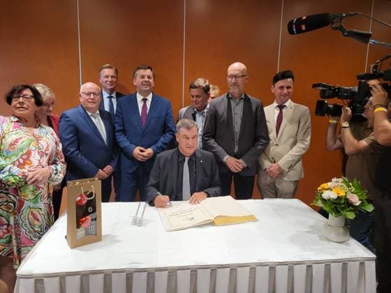 Uwe-Friedrich Albrecht (CDU, l-r), Stadtratspräsident Wernigerode, Sven Schulze (CDU), Ministerpräsident von Sachsen-Anhalt, Markus Söder (CSU), Ministerpräsident von Bayern, und Rüdiger Dorff, stellvertretender Bürgermeister Wernigerode, bei einer Wahlkampfveranstaltung im HKK Hotel. Wernigerode, 24.08.2026 *** Uwe Friedrich Albrecht, CDU, left to right, President of the Wernigerode City Council, Sven Schulze (CDU), Minister-President of Saxony-Anhalt; Markus Söder (CSU), Minister-President of Bavaria; and Rüdiger Dorff, Deputy Mayor of Wernigerode, at a campaign event at the HKK Hotel Wernigerode on August 24, 2026 Copyright: xAgenturxMatthiasxWehnertx xM.xGränzdörferx