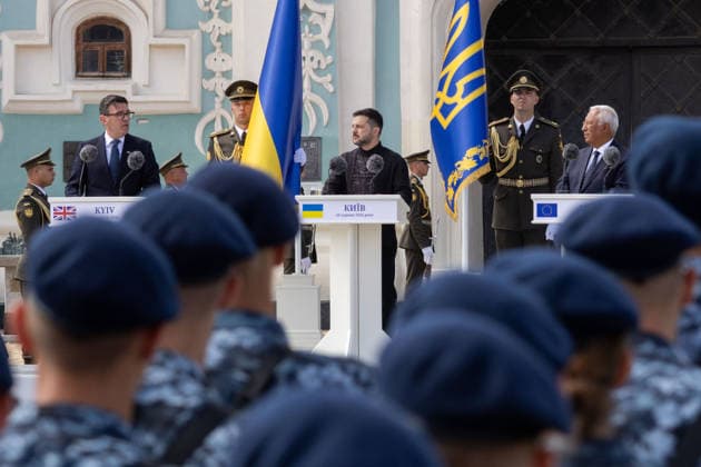 Die Ukraine feiert ihren 35. Unabhaengigkeitstag am 24.08.2026 Praesident Wolodymyr Selenskyj.Li:Andy BURNHAM (Premierminister Grossbritannien). re:Antonio COSTA (Praesident des Europaeischen Rats). Die Ukraine feiert ihren 35. Unabhaengigkeitstag am 24.08.2026 in Kiew, President Takes Part in Events on Ukraine s Independence Day Press Service Of The President Of Ukraine via SVEN SIMON Fotoagentur GmbH & Co. Pressefoto KG Seidlhofstr.10 85540 Haar GLS Bank IBAN DE75 4306 0967 4030 0251 00 BIC GENODEM1GLS www.svensimon.net Kiew Ukraine *** Ukraine will celebrate its 35th Independence Day on August 24, 2026. President Volodymyr Zelenskyy, Li Andy BURNHAM, Prime Minister of the United Kingdom, and Antonio COSTA, President of t Poolfoto SvenSimon-Press Service Of The President Of Ukraine ,EDITORIAL USE ONLY