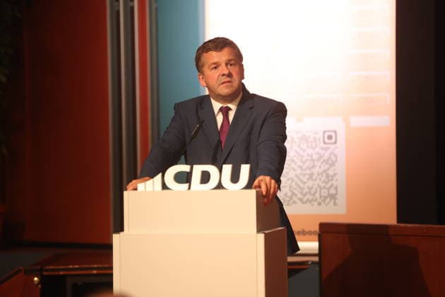 Sachsen-Anhalts Ministerpräsident Sven Schulze bei einer Wahlkampfveranstaltung im HKK Hotel. Wernigerode, 24.08.2026 *** Saxony-Anhalt s Minister President Sven Schulze at a campaign event at the HKK Hotel in Wernigerode, August 24, 2026 Copyright: xAgenturxMatthiasxWehnertx xM.xGränzdörferx