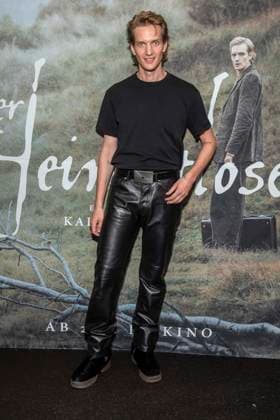 ABB HEIMATLOSE- Paul Boche Darsteller zu Gast beim Spezial Screening von der Heimatlose im KinoAchtBerlin am 24.AUGUST 2026 in Berlin Berlin Deutschland *** ABB HEIMATLOSE: Paul Boche, Cast Member, to Appear at a Special Screening of *Heimatlose* at KinoAchtBerlin on August 24, 2026, in Berlin, Germany