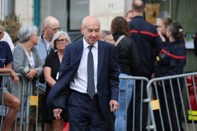 Franccis Patriat Funeral - Semur-en-Auxois Claude Malhuret during the funeral of French senator and former minister François Patriat at the Collégiale Notre-Dame in his birth town of Semur-en-Auxois, Côte-d’Or, France on August 25, 2026. Patriat, former Socialist ,was the group leader of Macron s party in the Senate. He died at 83 following a serious cycling accident. Photo by Raphael Lafargue ABACAPRESS.COM Semur-en-Auxois France  Copyright: xLafarguexRaphael ABACAx