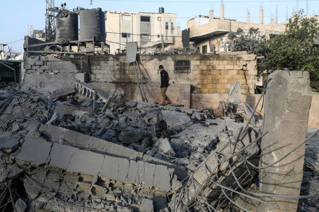 Abu Salim Mosque severely damaged in Israeli airstrike in Deir al-Balah DEIR AL-BALAH, GAZA, PALESTINE - AUGUST 25: General view of the severe destruction at the Abu Salim Mosque and surrounding neighborhood following an Israeli airstrike carried out despite the ceasefire in Deir al-Balah, in the central Gaza Strip, Palestine on August 25, 2026. The strike caused widespread collapse, reduced parts of the religious building to rubble, and damaged nearby residential structures and streets across the area. Moiz Salhi Anadolu Deir al-Balah Gaza. Editorial use only. Please get in touch for any other usage.  Copyright: x2026xAnadoluxMoizxSalhix