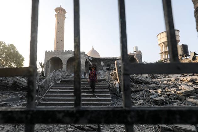 Abu Salim Mosque severely damaged in Israeli airstrike in Deir al-Balah DEIR AL-BALAH, GAZA, PALESTINE - AUGUST 25: General view of the severe destruction at the Abu Salim Mosque and surrounding neighborhood following an Israeli airstrike carried out despite the ceasefire in Deir al-Balah, in the central Gaza Strip, Palestine on August 25, 2026. The strike caused widespread collapse, reduced parts of the religious building to rubble, and damaged nearby residential structures and streets across the area. Moiz Salhi Anadolu Deir al-Balah Gaza. Editorial use only. Please get in touch for any other usage.  Copyright: x2026xAnadoluxMoizxSalhix