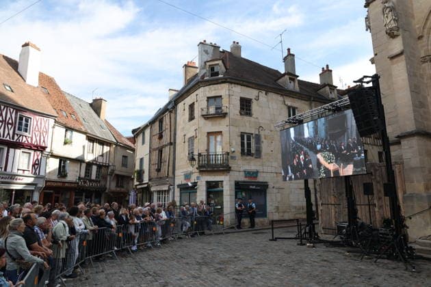Francois Patriat Funeral - Semur-en-Auxois Atmosphere during the funeral of French senator and former minister François Patriat at the Collégiale Notre-Dame in his birth town of Semur-en-Auxois, Côte-d’Or, France on August 25, 2026. Patriat, former Socialist ,was the group leader of Macron s party in the Senate. He died at 83 following a serious cycling accident. Photo by Raphael Lafargue ABACAPRESS.COM Semur-en-Auxois France  Copyright: xLafarguexRaphael ABACAx