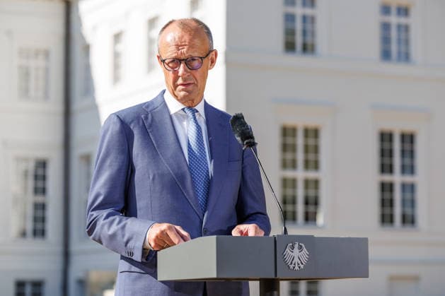 Kabinettsklausur im Schloss Neuhardenberg Bundeskanzler Friedrich Merz (CDU) bei einer Kabinettsklausur am 25.08.26 im Schloss Neuhardenberg in Brandenburg. Brandenburg Deutschland Schloss Neuhardenberg *** Cabinet Retreat at Neuhardenberg Castle: Federal Chancellor Friedrich Merz (CDU) at a cabinet retreat on August 25, 2026, at Neuhardenberg Castle in Brandenburg, Germany; Neuhardenberg Castle