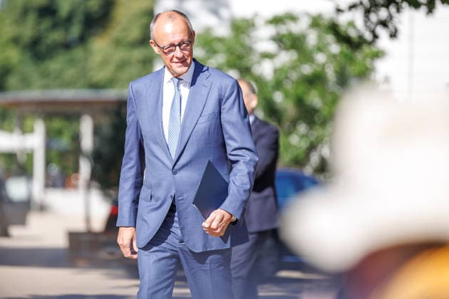 Kabinettsklausur im Schloss Neuhardenberg Bundeskanzler Friedrich Merz (CDU) bei einer Kabinettsklausur am 25.08.26 im Schloss Neuhardenberg in Brandenburg. Brandenburg Deutschland Schloss Neuhardenberg *** Cabinet Retreat at Neuhardenberg Castle: Federal Chancellor Friedrich Merz (CDU) at a cabinet retreat on August 25, 1926, at Neuhardenberg Castle in Brandenburg, Germany; Neuhardenberg Castle