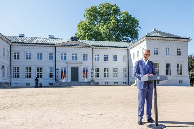 Kabinettsklausur im Schloss Neuhardenberg Bundeskanzler Friedrich Merz (CDU) bei einer Kabinettsklausur am 25.08.26 im Schloss Neuhardenberg in Brandenburg. Brandenburg Deutschland Schloss Neuhardenberg *** Cabinet Retreat at Neuhardenberg Castle: Federal Chancellor Friedrich Merz (CDU) at a cabinet retreat on August 25, 1926, at Neuhardenberg Castle in Brandenburg, Germany; Neuhardenberg Castle