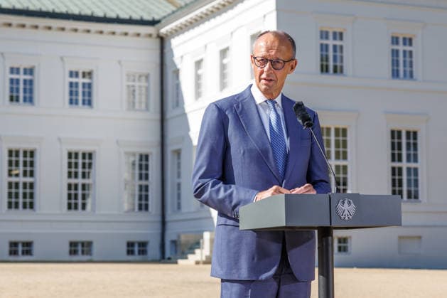 Kabinettsklausur im Schloss Neuhardenberg Bundeskanzler Friedrich Merz (CDU) bei einer Kabinettsklausur am 25.08.26 im Schloss Neuhardenberg in Brandenburg. Brandenburg Deutschland Schloss Neuhardenberg *** Cabinet Retreat at Neuhardenberg Castle: Federal Chancellor Friedrich Merz (CDU) at a cabinet retreat on August 25, 1926, at Neuhardenberg Castle in Brandenburg, Germany; Neuhardenberg Castle